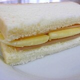 バナナとハムとクリームチーズのサンドイッチ
